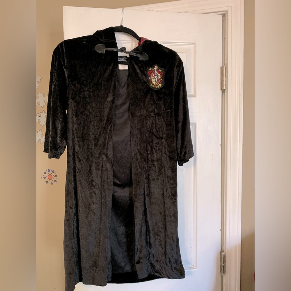 Harry Potter Gryffindor Cloak.Size M in girls shorts
